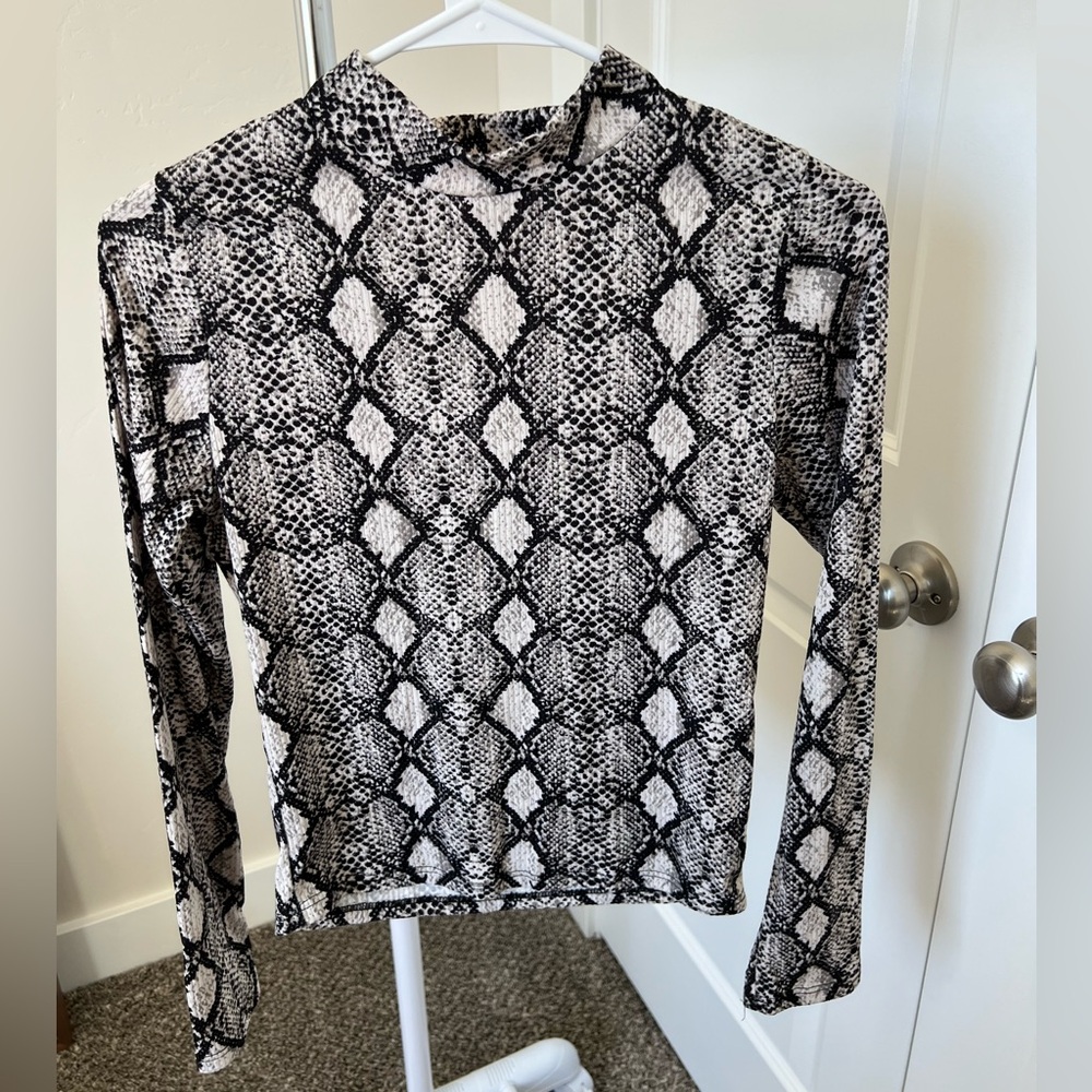 Women’s Long Sleeve Snake Print